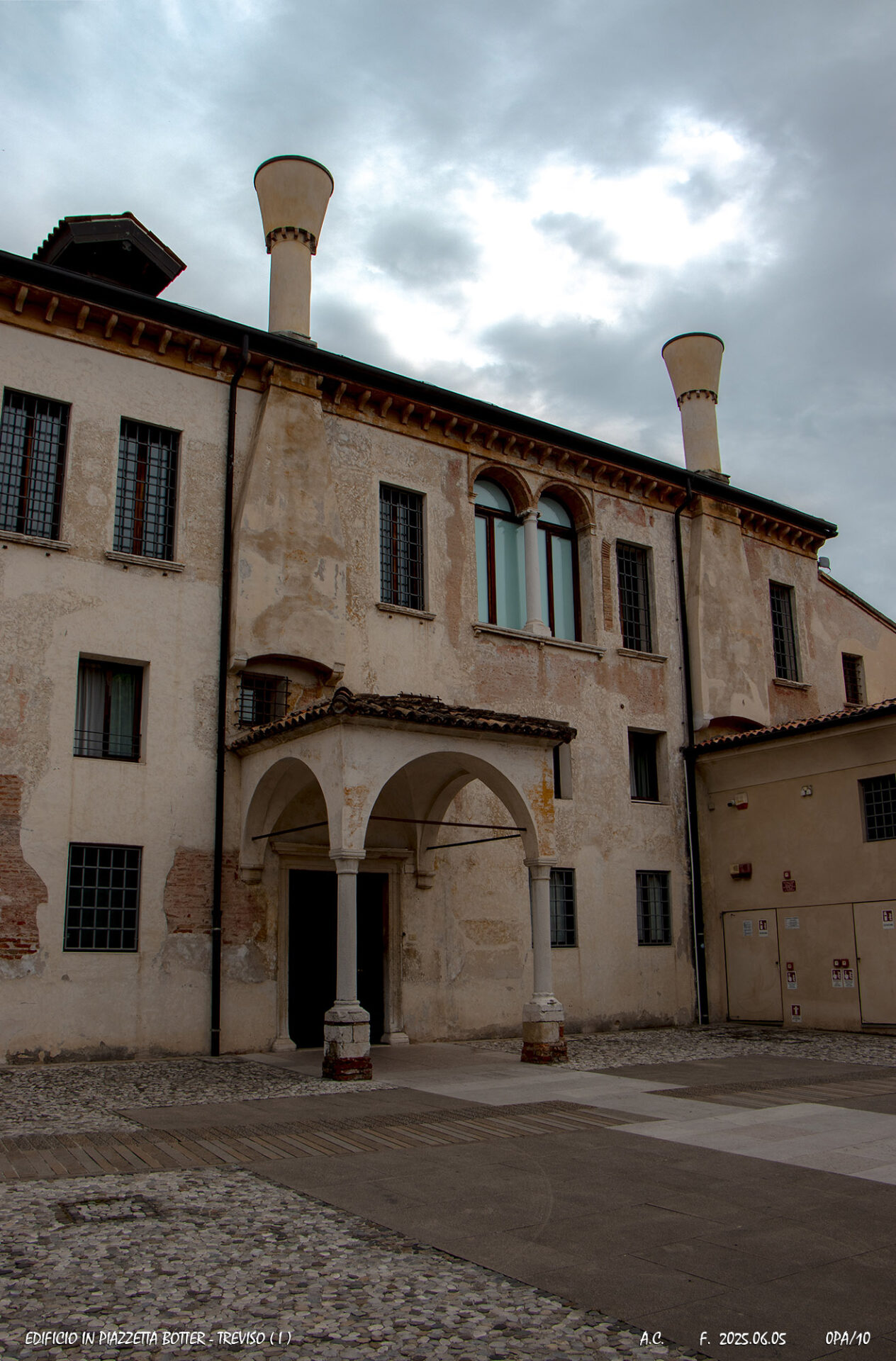 Edificio in Piazzetta Botter-Trevisto(I)-0PAs